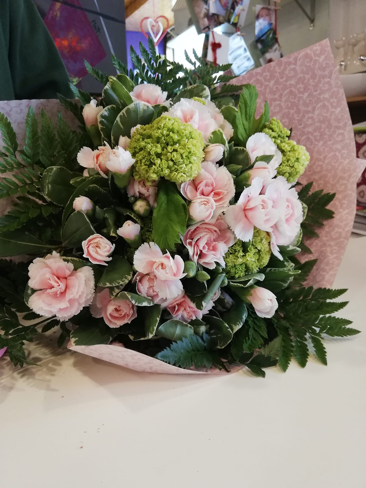 Mazzo Primavera Ortensie Garofani Rosa Fioreria Bruseghini Besenello Trento